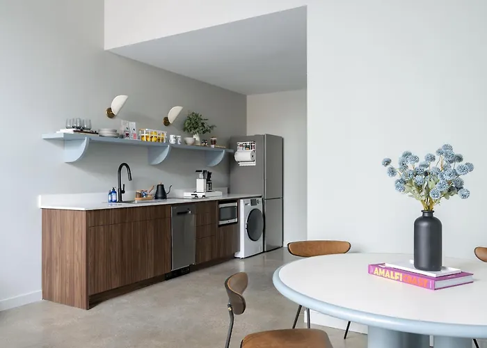 The Neighborhood - Little Italy Apartment Chicago