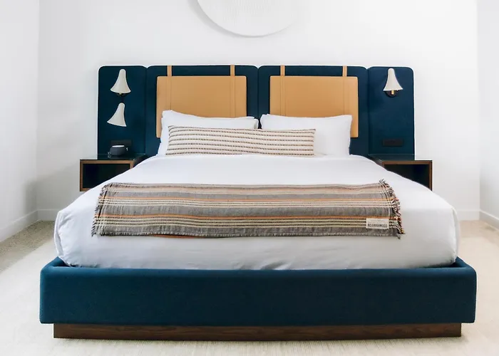The Neighborhood - Little Italy Apartment *