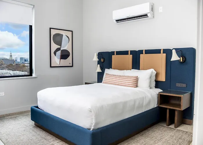 The Neighborhood - Little Italy Apartment *